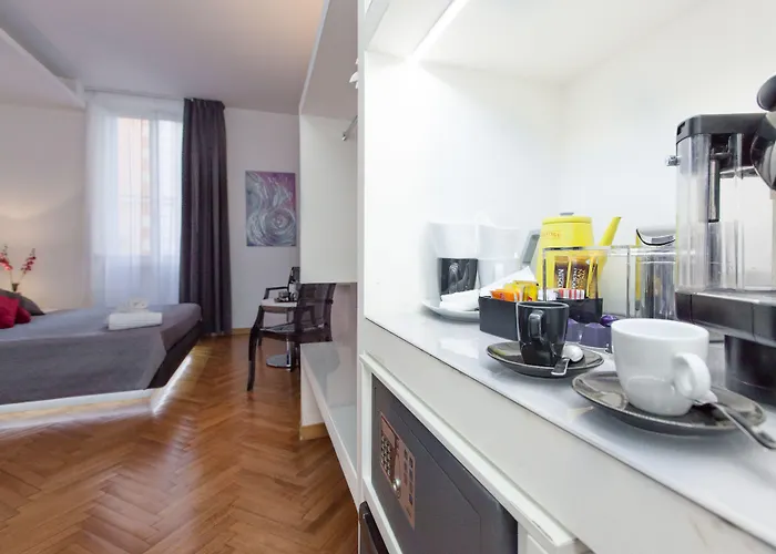 Town House Fontana Di Trevi Bed and Breakfast 4*