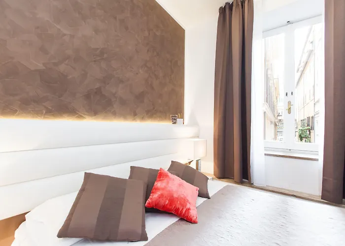 Town House Fontana Di Trevi Bed and Breakfast 4*