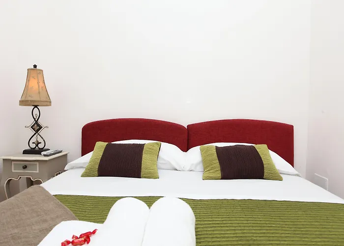 Town House Fontana Di Trevi Bed and Breakfast 4*