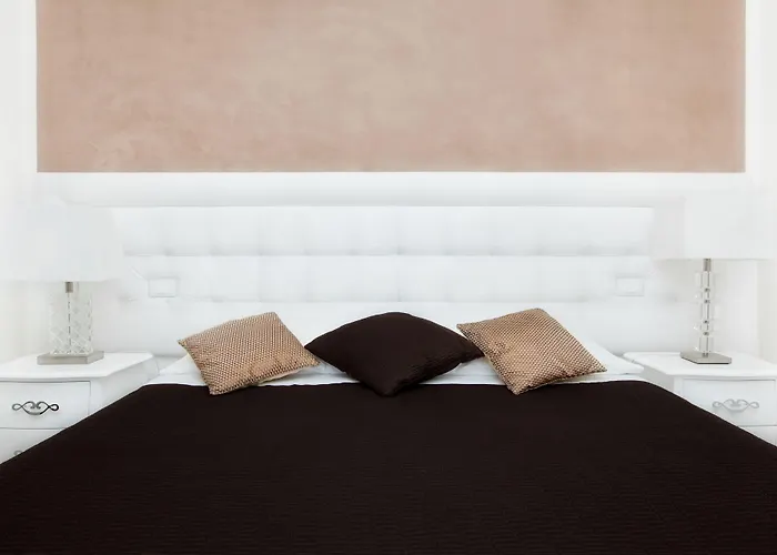 Town House Fontana Di Trevi Bed and Breakfast 4*