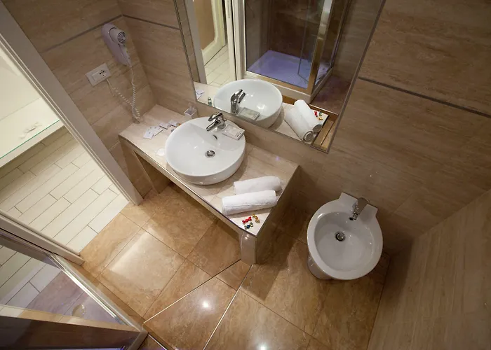Town House Fontana Di Trevi Bed & Breakfast 4*