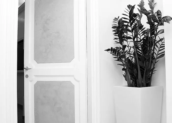 Town House Fontana Di Trevi Bed & Breakfast 4*