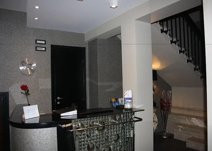 Town House Fontana Di Trevi 4*