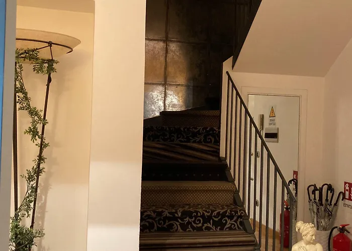 Town House Fontana Di Trevi Bed and Breakfast