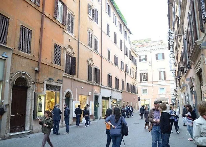 Town House Fontana Di Trevi Bed & Breakfast 4*